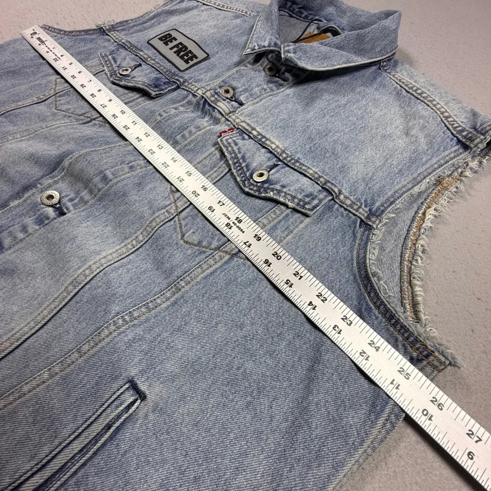 Levis Mens Denim Trucker Vest Light Wash Blue Be Free Cross Patch Large